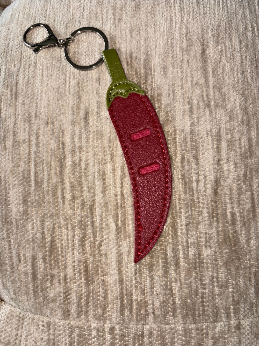 NEW Bag Charm Red Chili Pepper Keychain Key Ring with Green Top - Picture 1 of 4